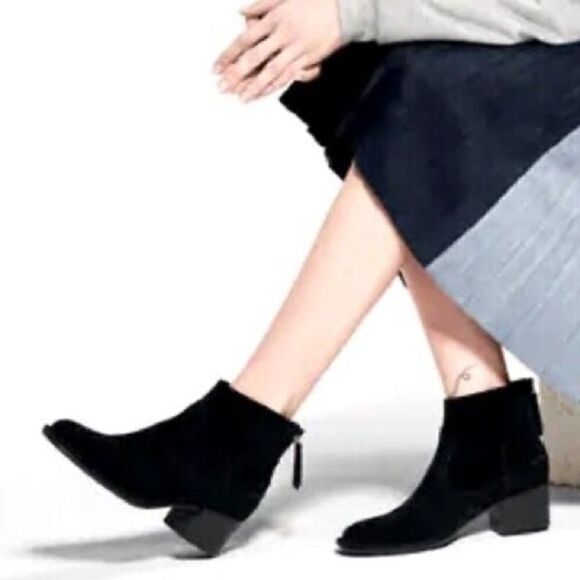 UGG Bandara Black Suede Stacked Heel Zip Ankle Mini Boots Booties Size EU 37.5 - Picture 1 of 10
